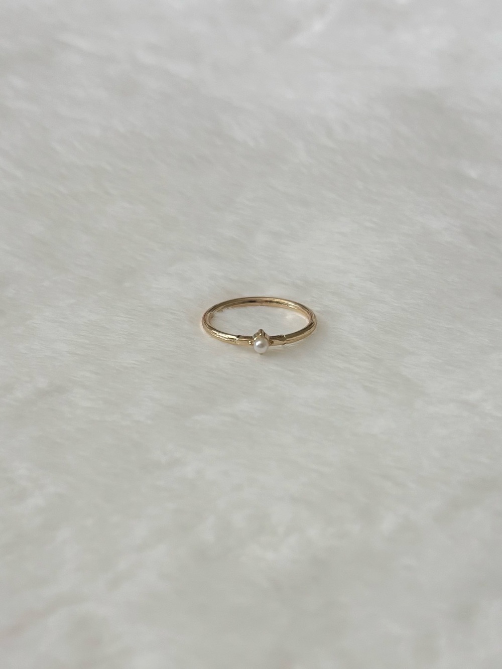5/$15 🩷 MUST BUNDLE Delicate Gold Pearl Accent Ring - Picture 3 of 4